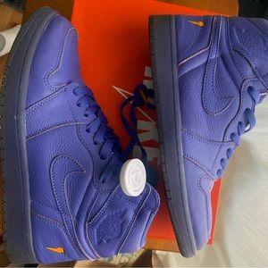Size 9 - Jordan 1 Retro High OG G8RD Gatorade Pack, Grape 2017.